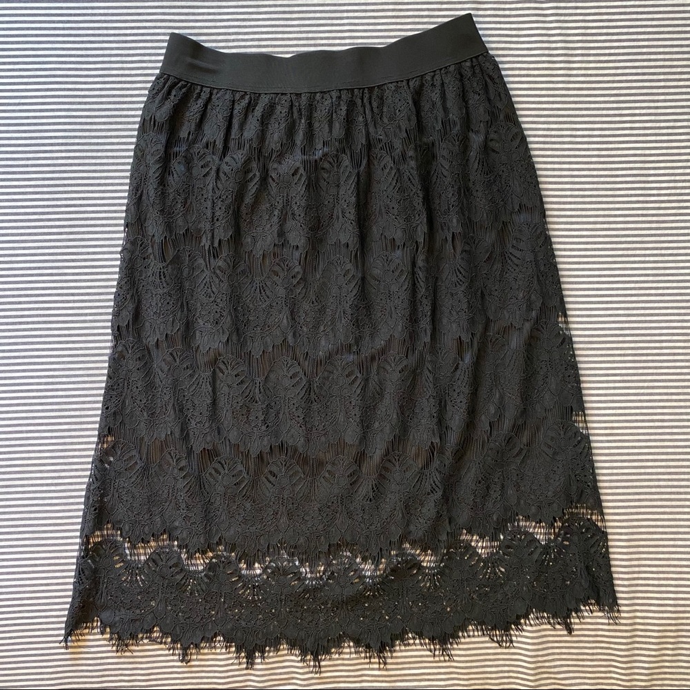 NWT elastic waist lace skirt